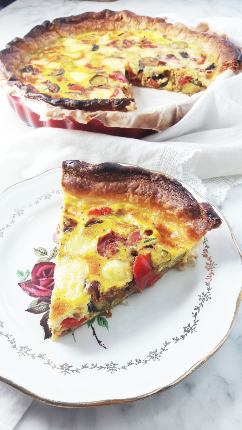 Blissful mediterranean quiche. Red pepper, red onion, garlic, zucchini & tomato make this quiche tasty & nutritious. | ahedgehoginthekitchen.com